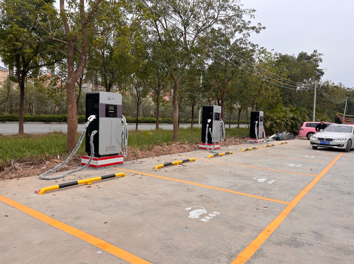 及時電7孔充電樁和9孔充電樁有什么區(qū)別？